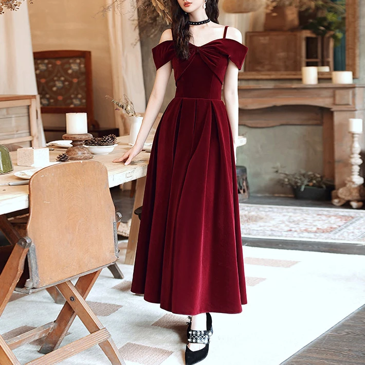 酒红色敬酒服2025春季新款新娘气质吊带丝绒订婚连衣裙女结婚礼服