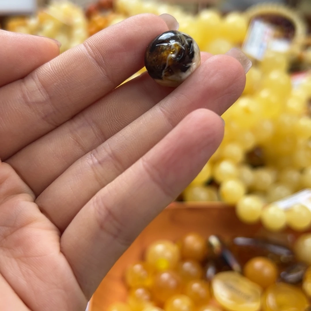 未镶嵌琥珀珠宝奇石