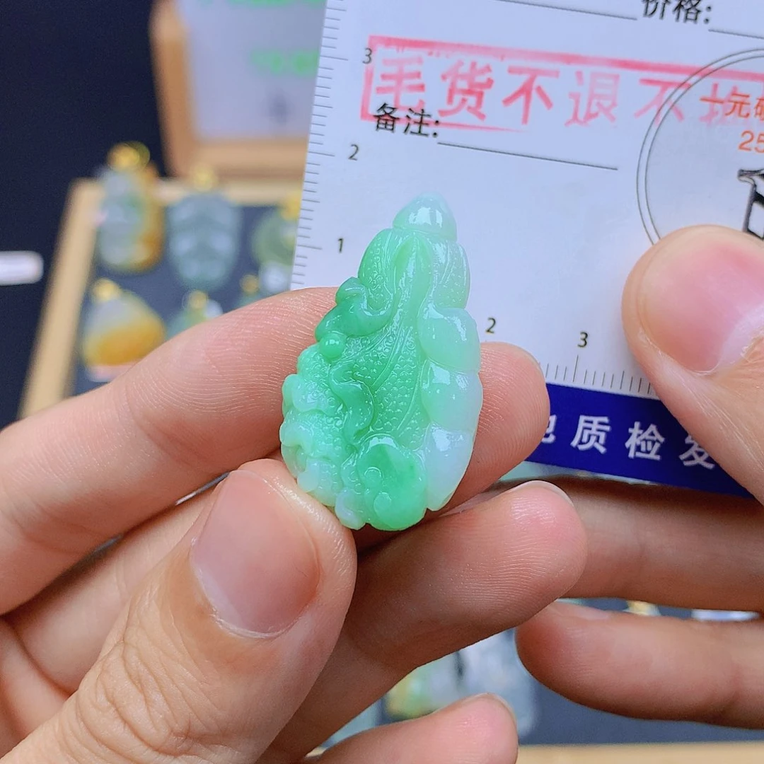 翡翠未镶嵌颈饰翡翠