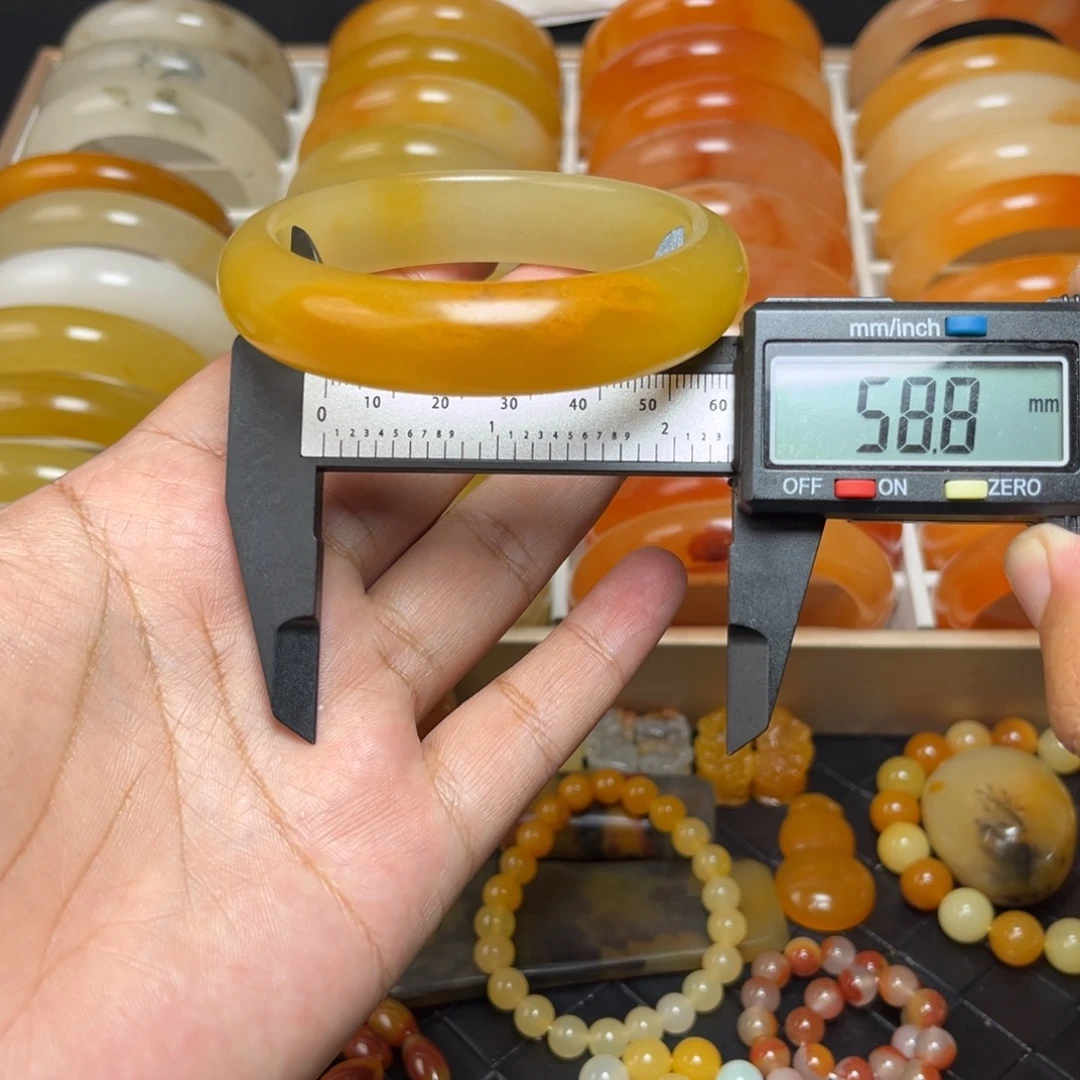 石英质玉（黄龙玉）未镶嵌手镯