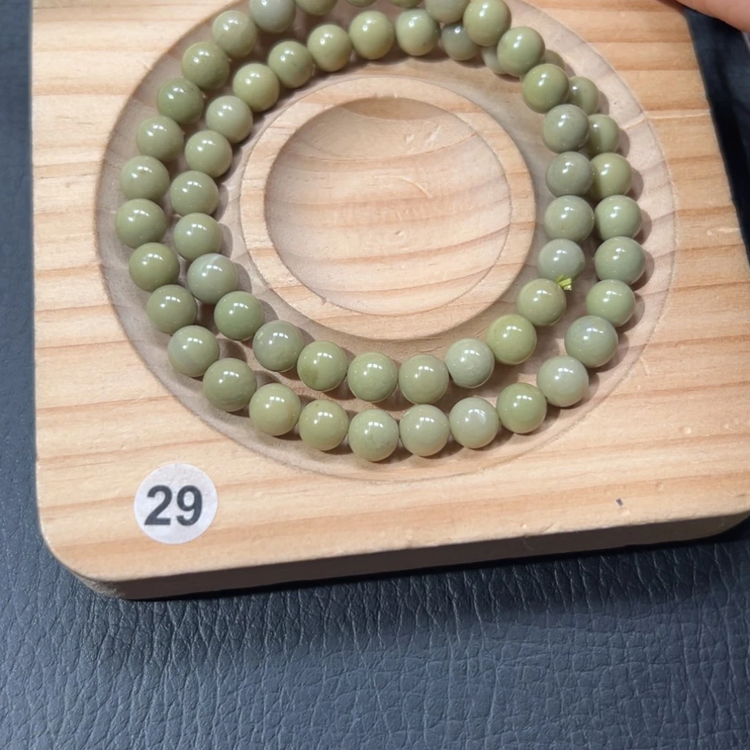 鱼****石英质玉未镶嵌手链104