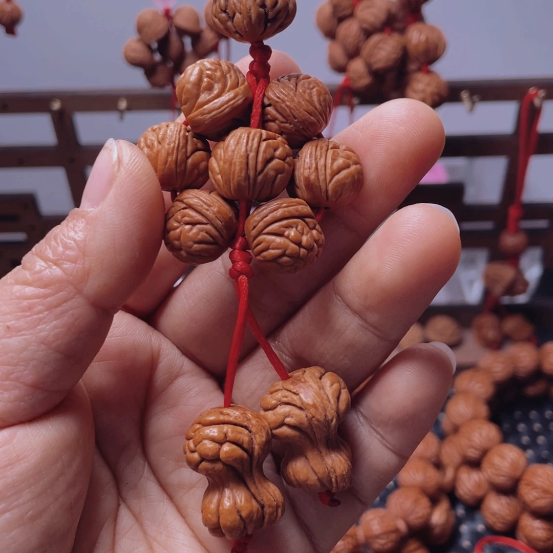 木质类龙纹桃枭挂件