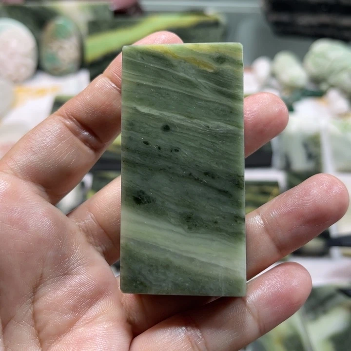 独山玉未镶嵌颈饰