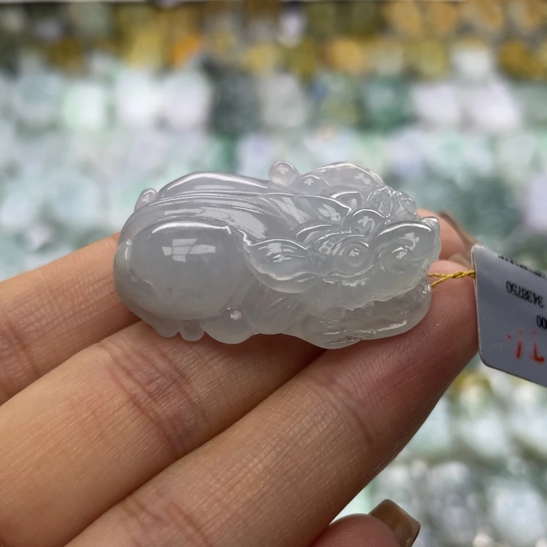 翡翠未镶嵌颈饰貔貅