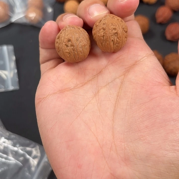 吊坠文玩核桃红皮小帽