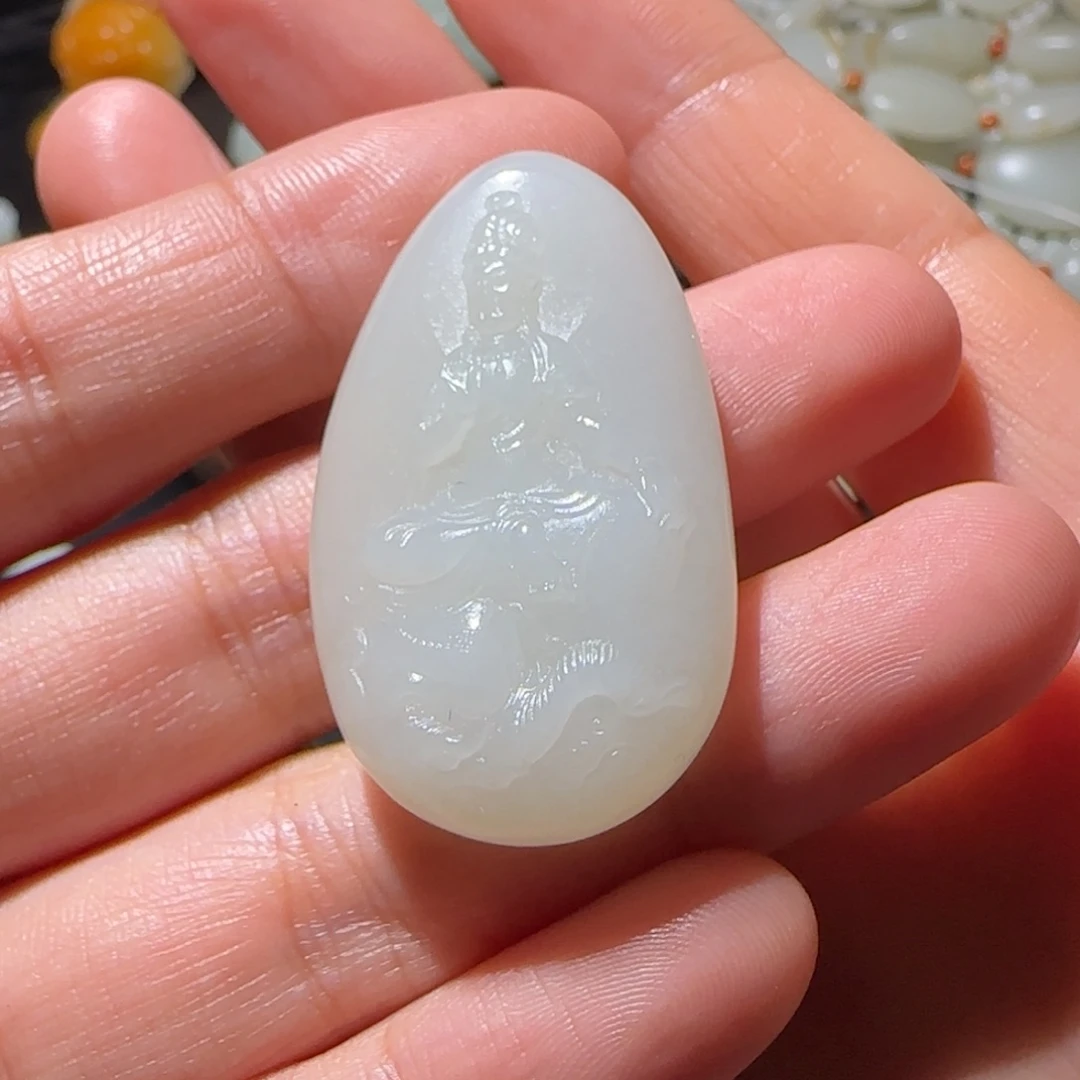 和田玉未镶嵌颈饰君*。