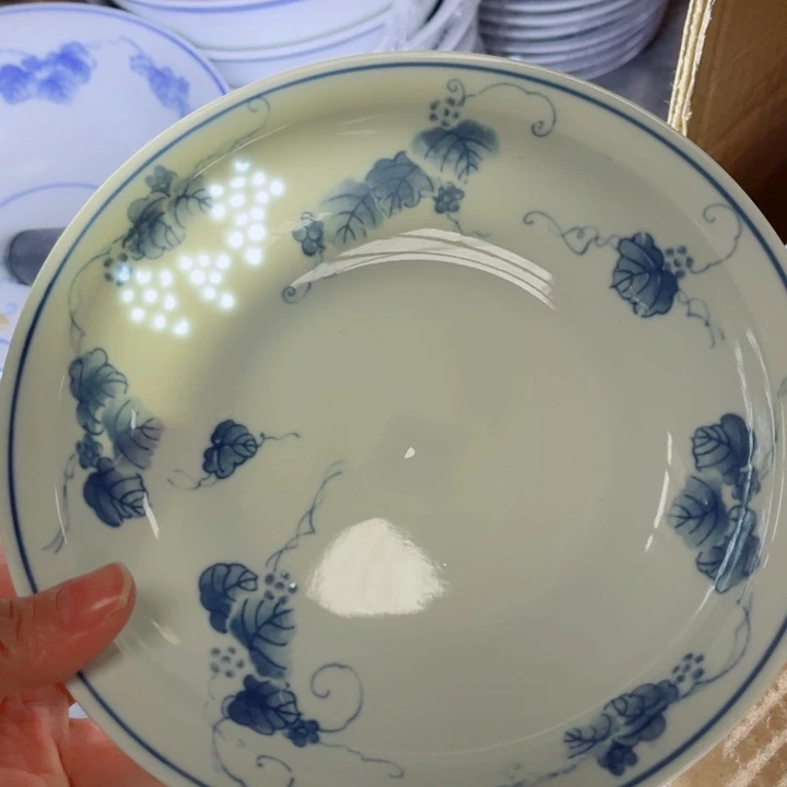 青花玲珑8寸窝盘葡萄