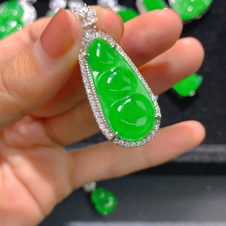 翡翠银S925镶嵌颈饰一个