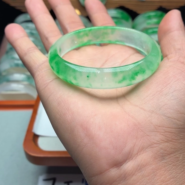 石英质玉未镶嵌手镯