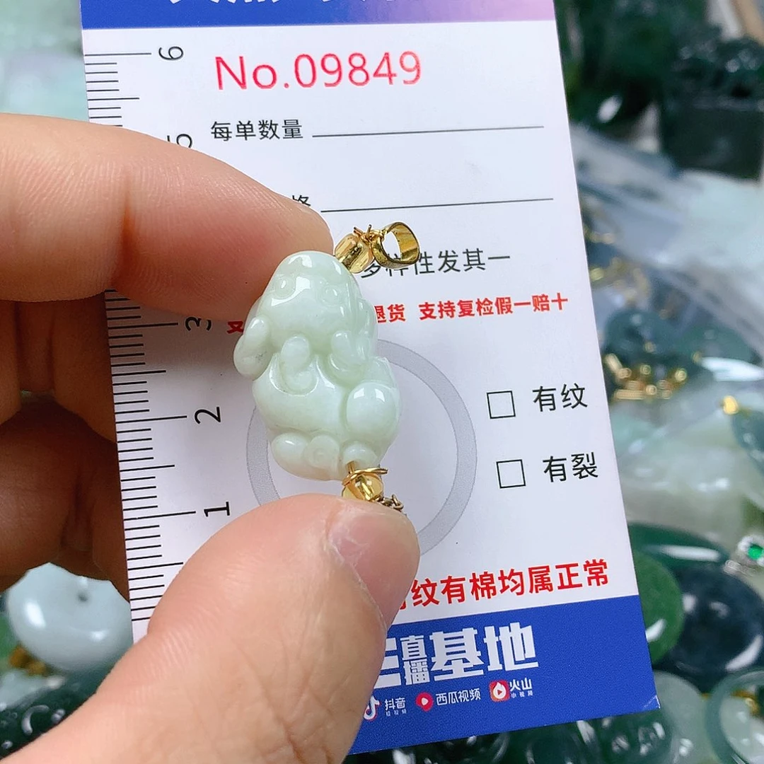 翡翠颈饰未镶嵌天然翡翠