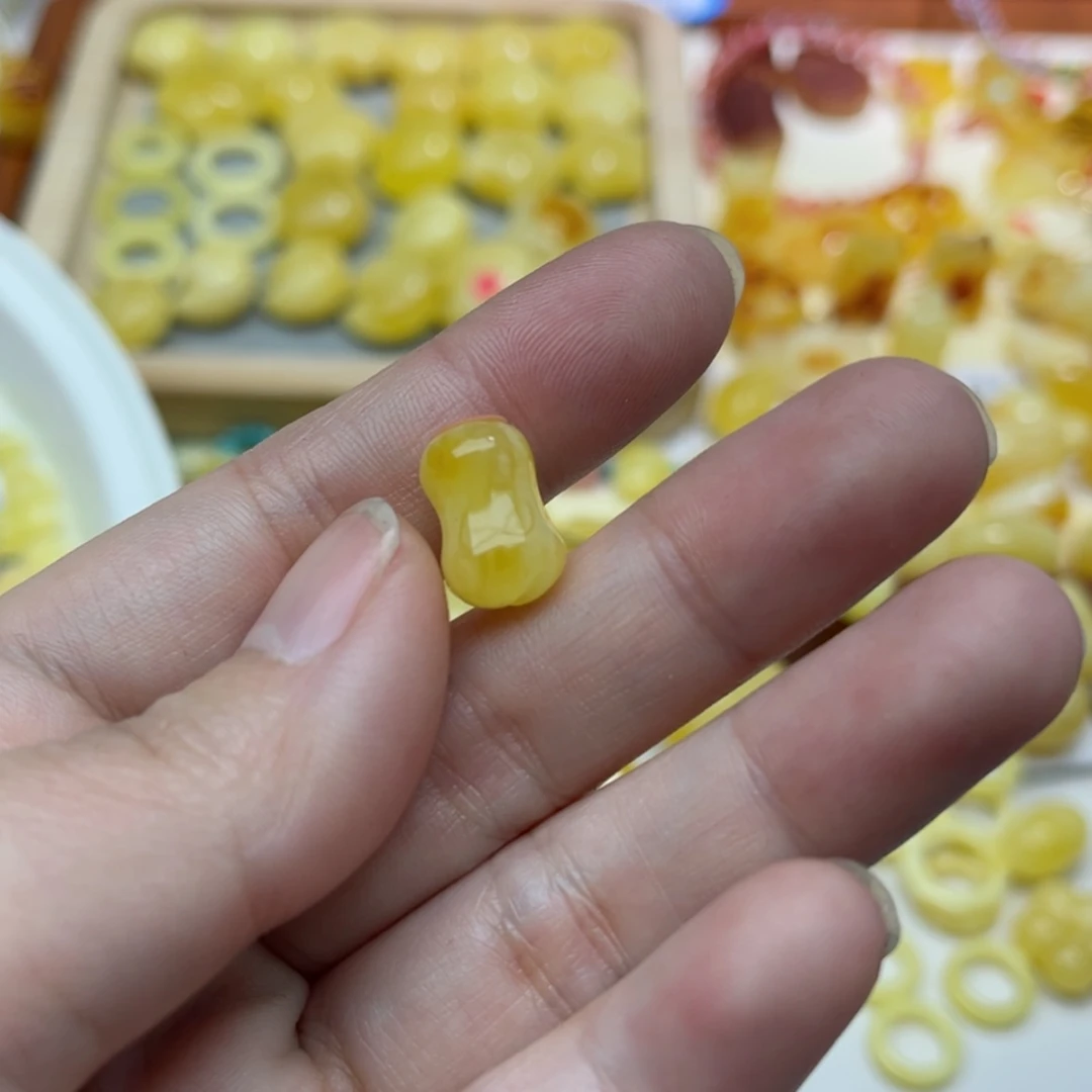 【闪购商品】琥珀裸石未镶嵌配饰