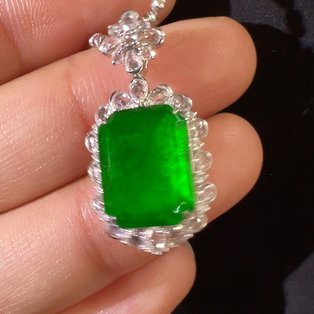 翡翠18K金镶嵌吊坠(不含链)高冰辣阳绿方糖