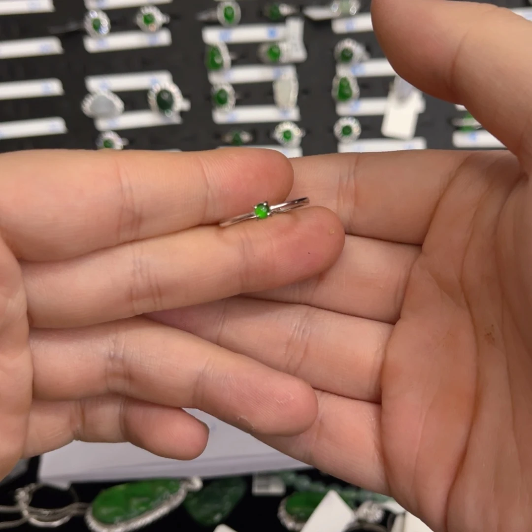 翡翠戒指银S925镶嵌翡翠戒指