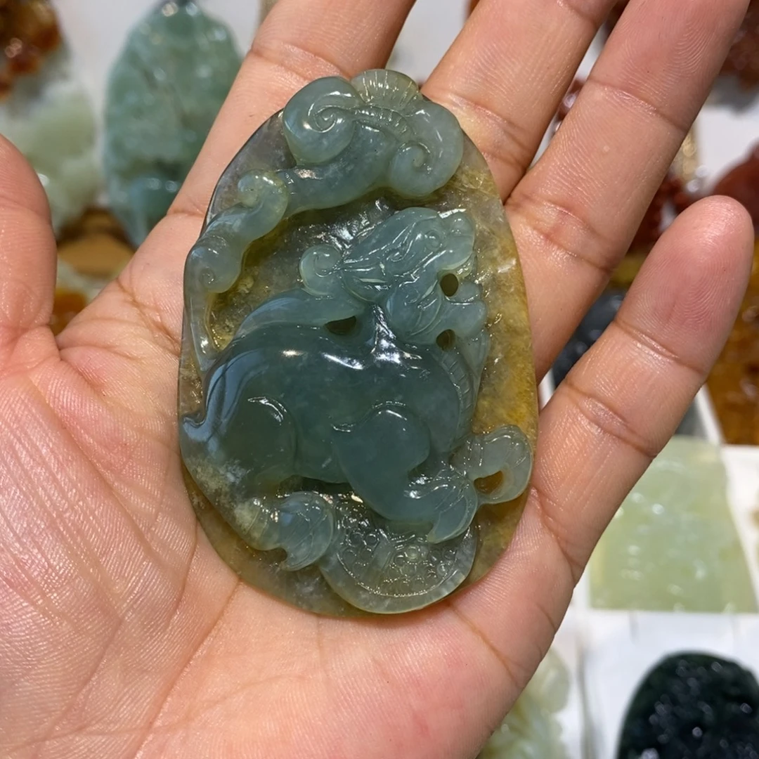 栖***桐未镶嵌蛇纹石玉颈饰