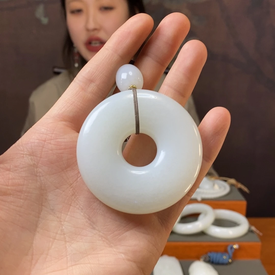 和田玉挂件未镶嵌那*海