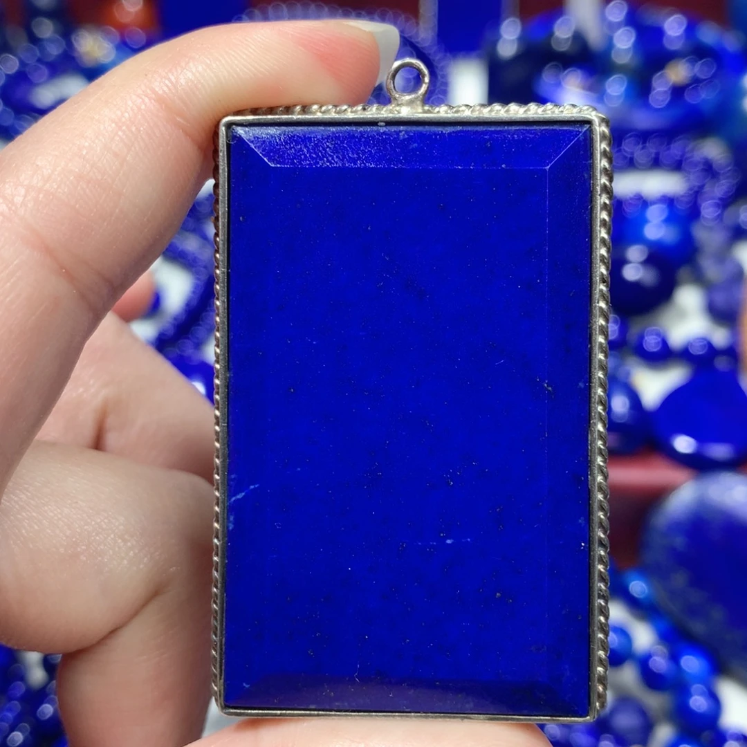 青金石未镶嵌挂件