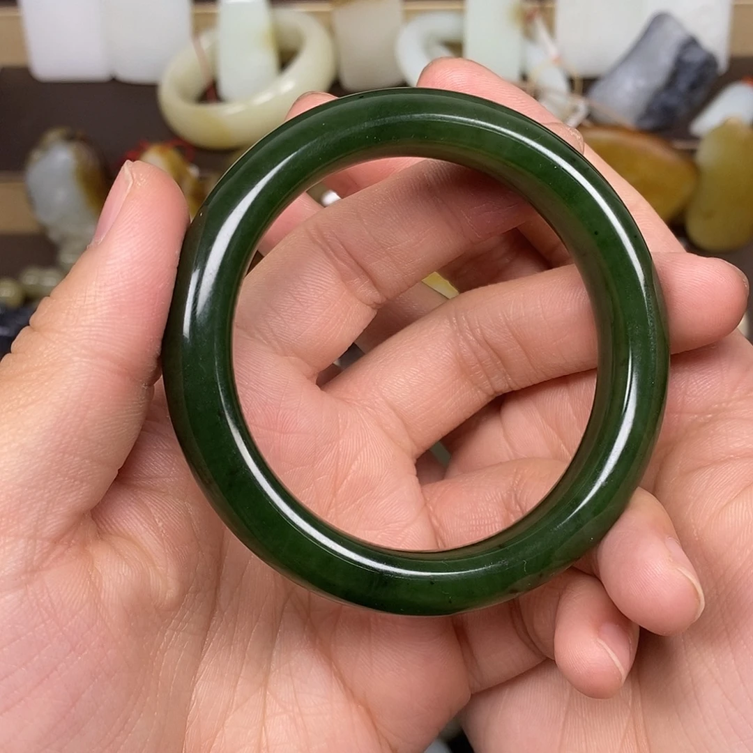 和田玉未镶嵌手镯