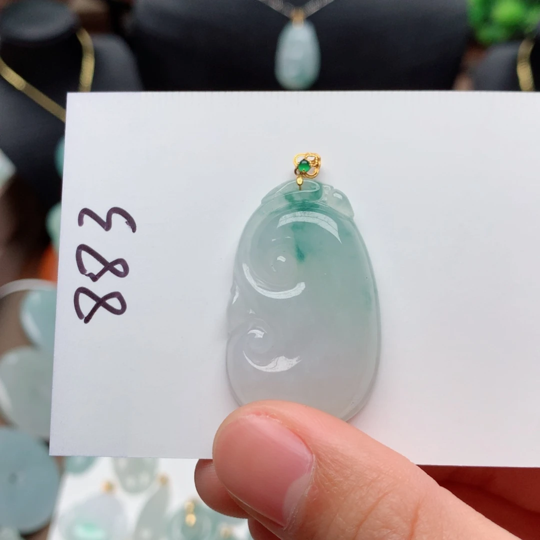 翡翠颈饰18K金镶嵌爱吊坠