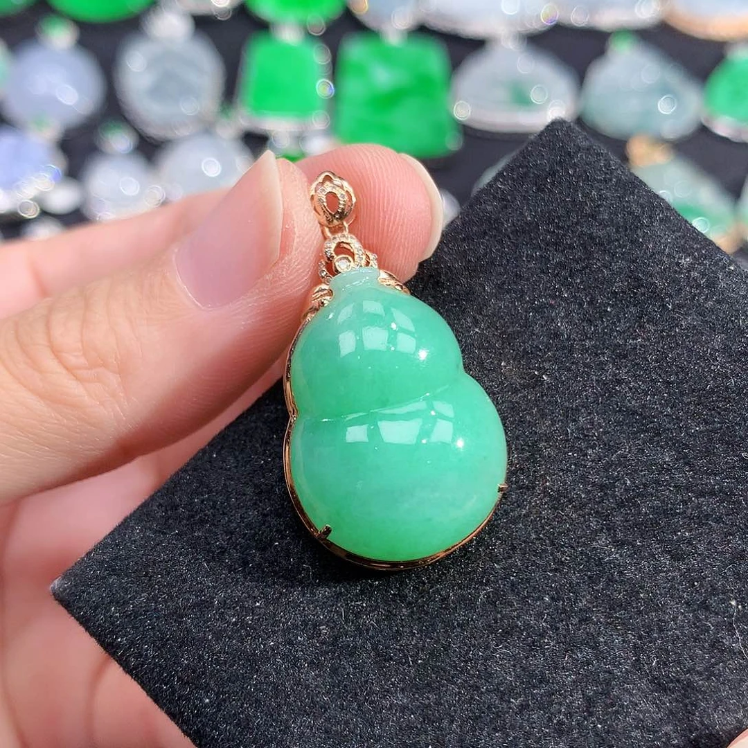 翡翠18K金镶嵌颈饰