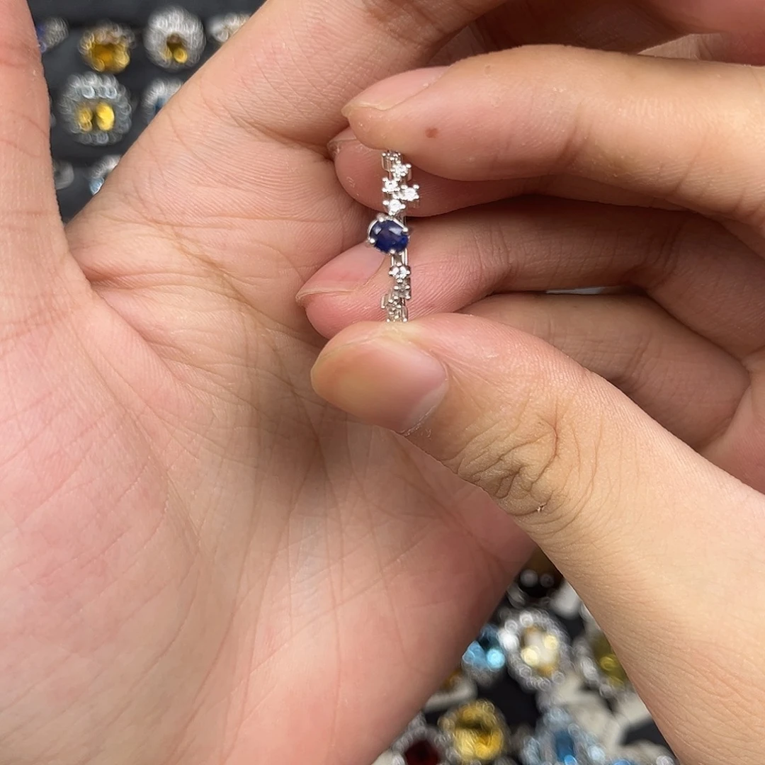 14K金镶嵌蓝宝石戒指