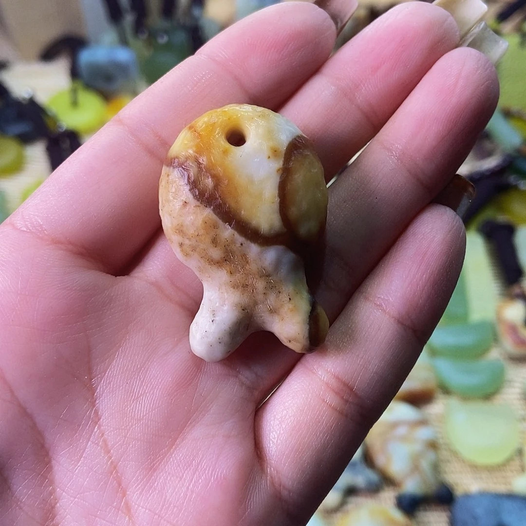 未镶嵌蛇纹石玉挂件