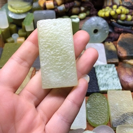 岫玉未镶嵌颈饰岫