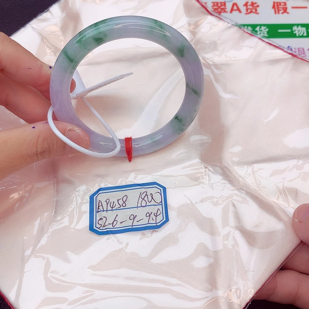 翡翠手镯未镶嵌我