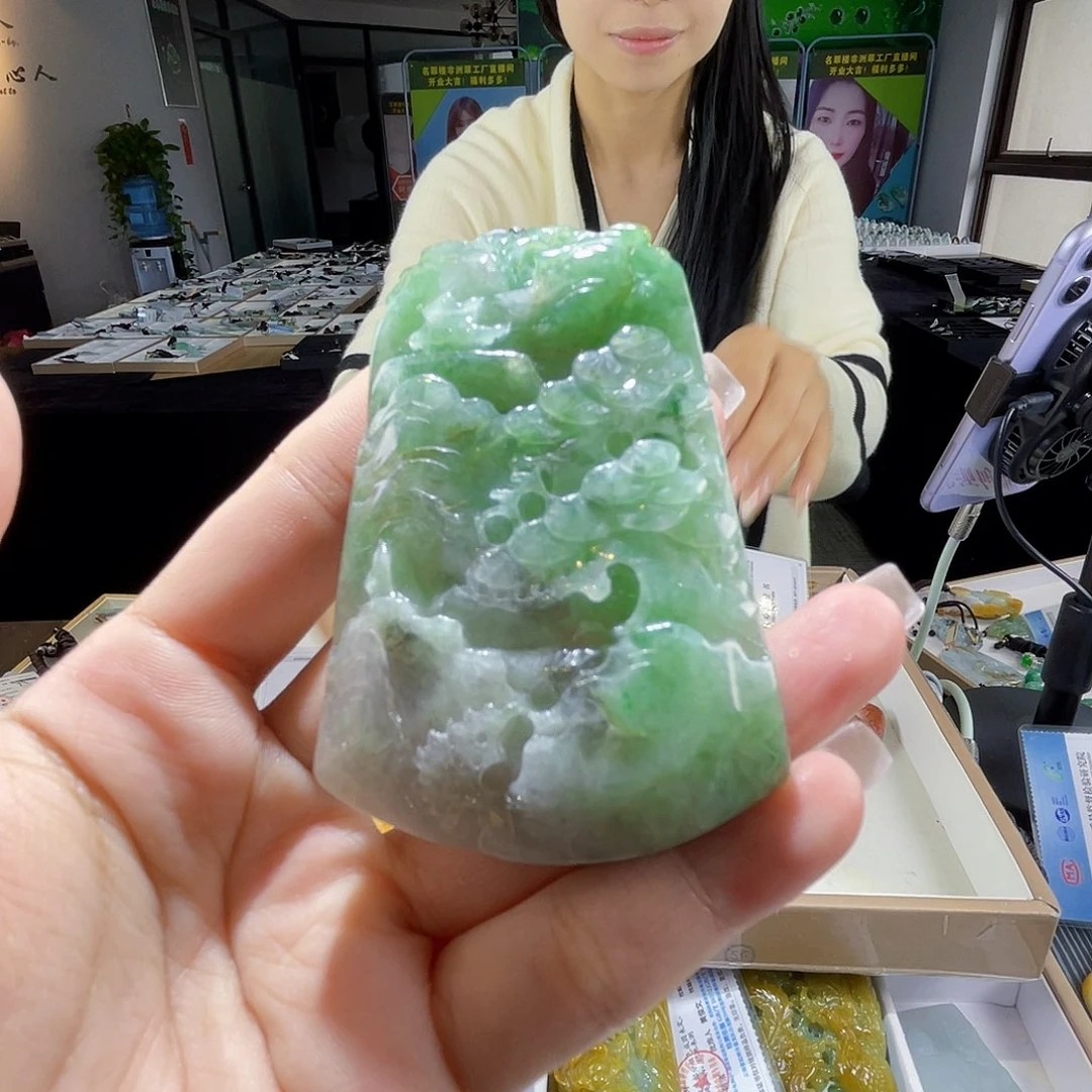 颈饰未镶嵌翡翠一个