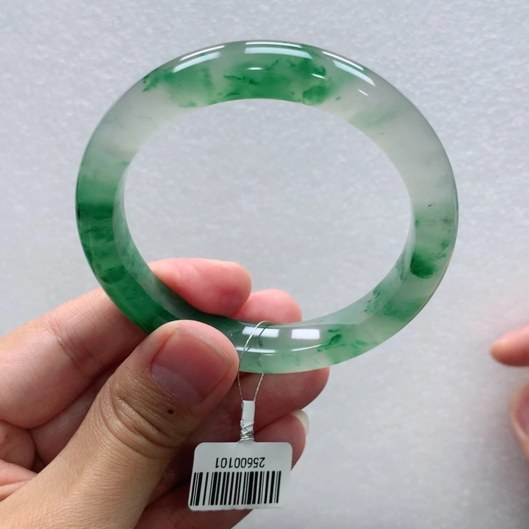 石英质玉未镶嵌手镯青青60-多人