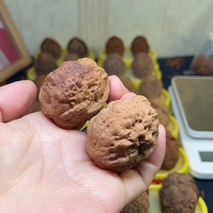 文玩核桃把件31、九五玄包40