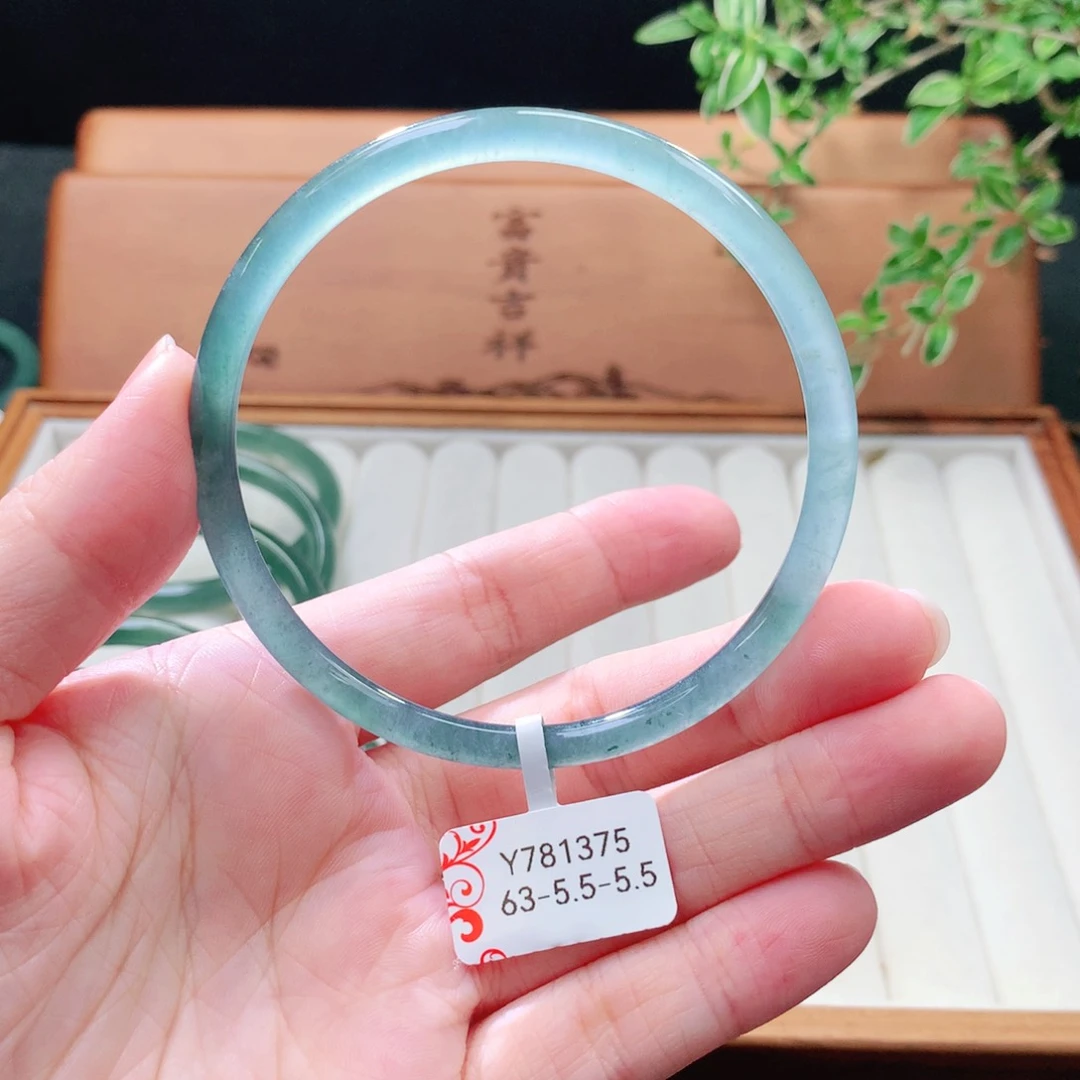 未镶嵌手镯（圆镯）翡翠