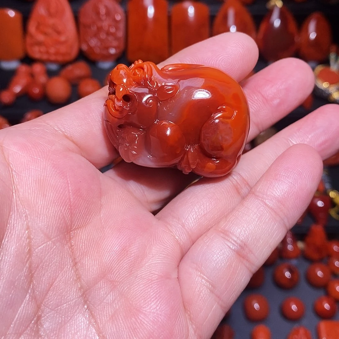 南红玛瑙未镶嵌三彩貔貅43克