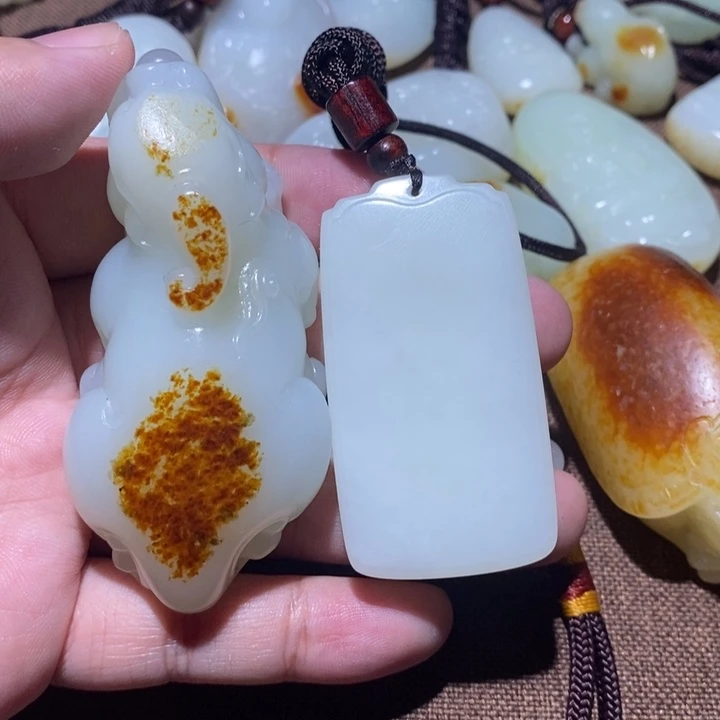颈饰未镶嵌和田玉老*杨