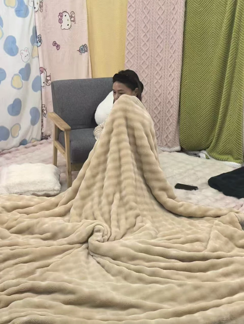 卡其色泡泡绒牛奶绒毛毯