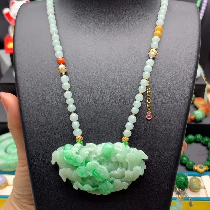 翡翠未镶嵌颈饰翡翠花牌