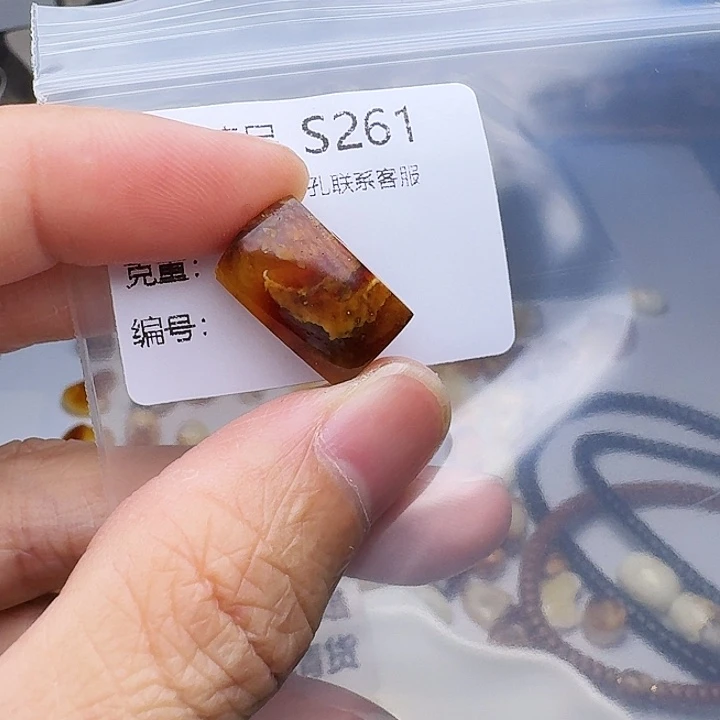 琥珀未镶嵌裸石琥珀