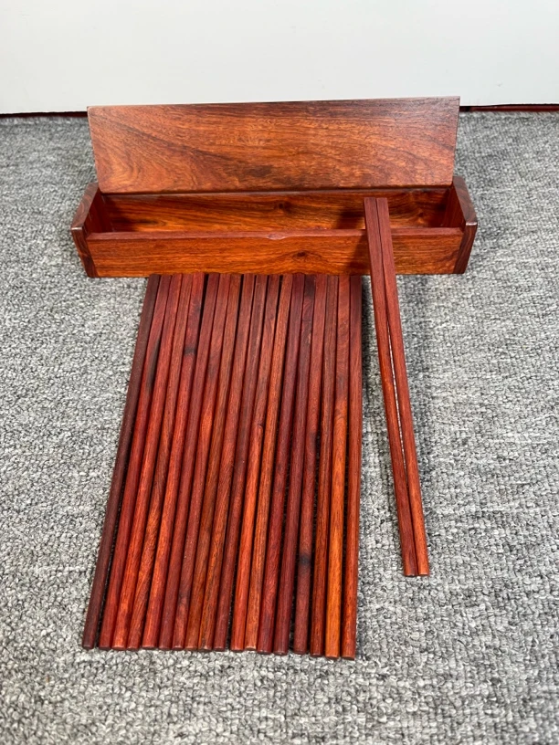 缅甸花梨（大果紫檀）盒筷10双装，盒长27.5宽6高4.5公分，筷长25公分