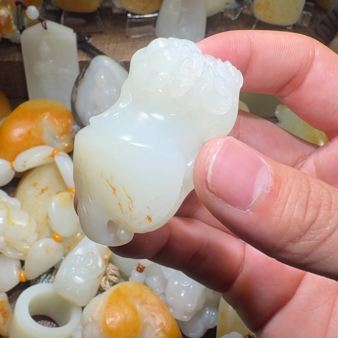 和田玉未镶嵌把件