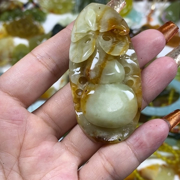 蛇纹石玉未镶嵌吊坠