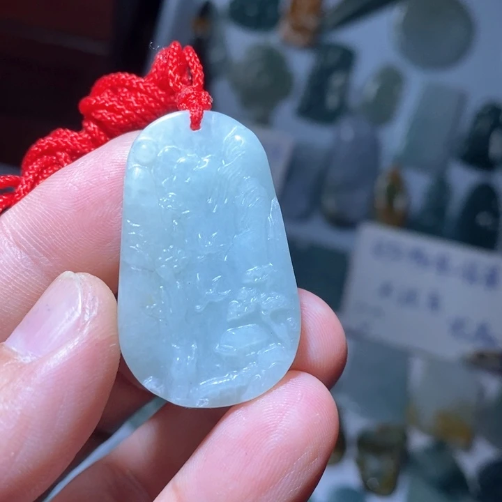 翡翠吊坠(赠链)未镶嵌好