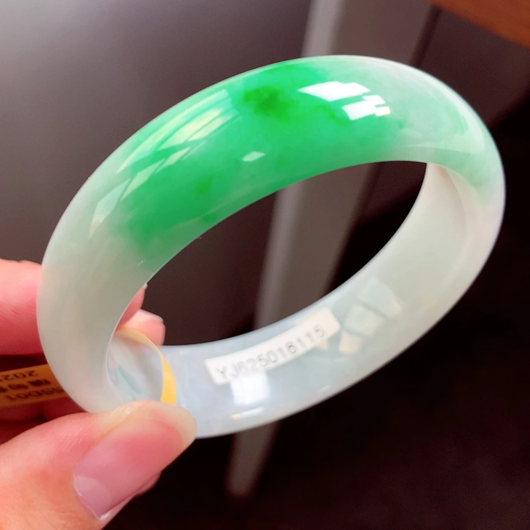 翡翠手镯未镶嵌缅甸翡翠