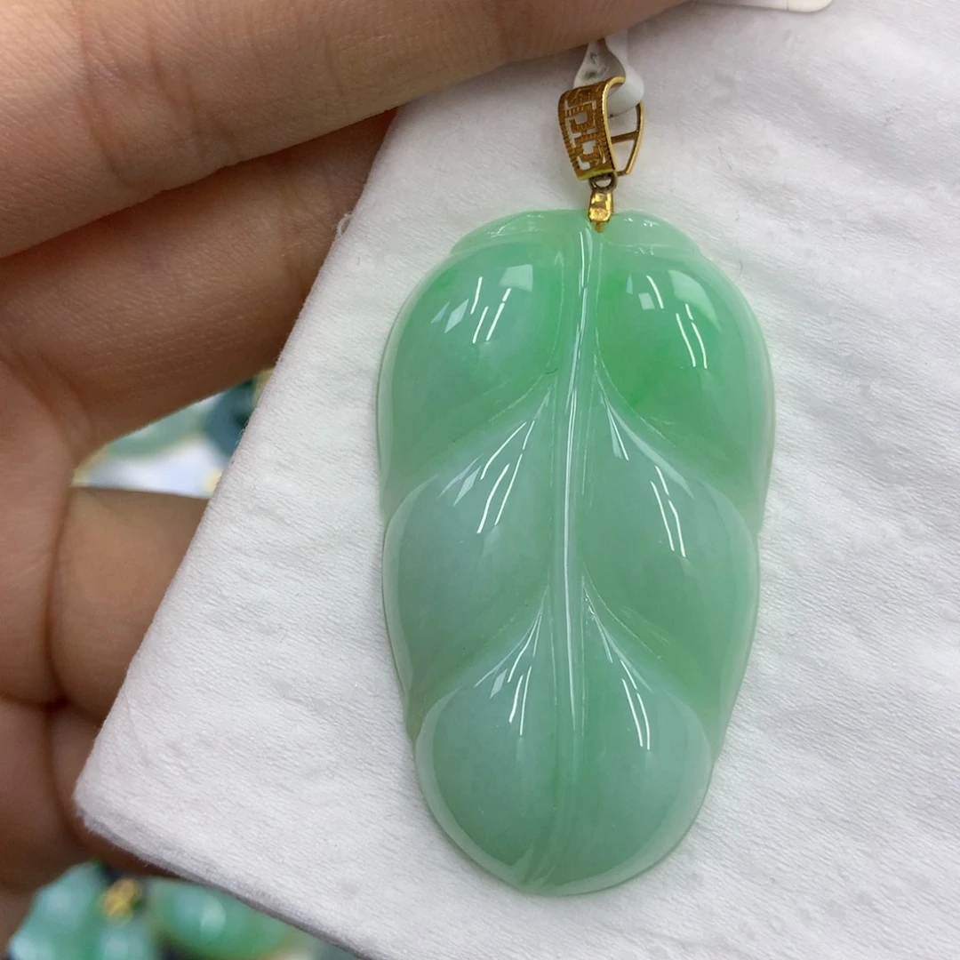 翡翠18K金镶嵌颈饰翡翠