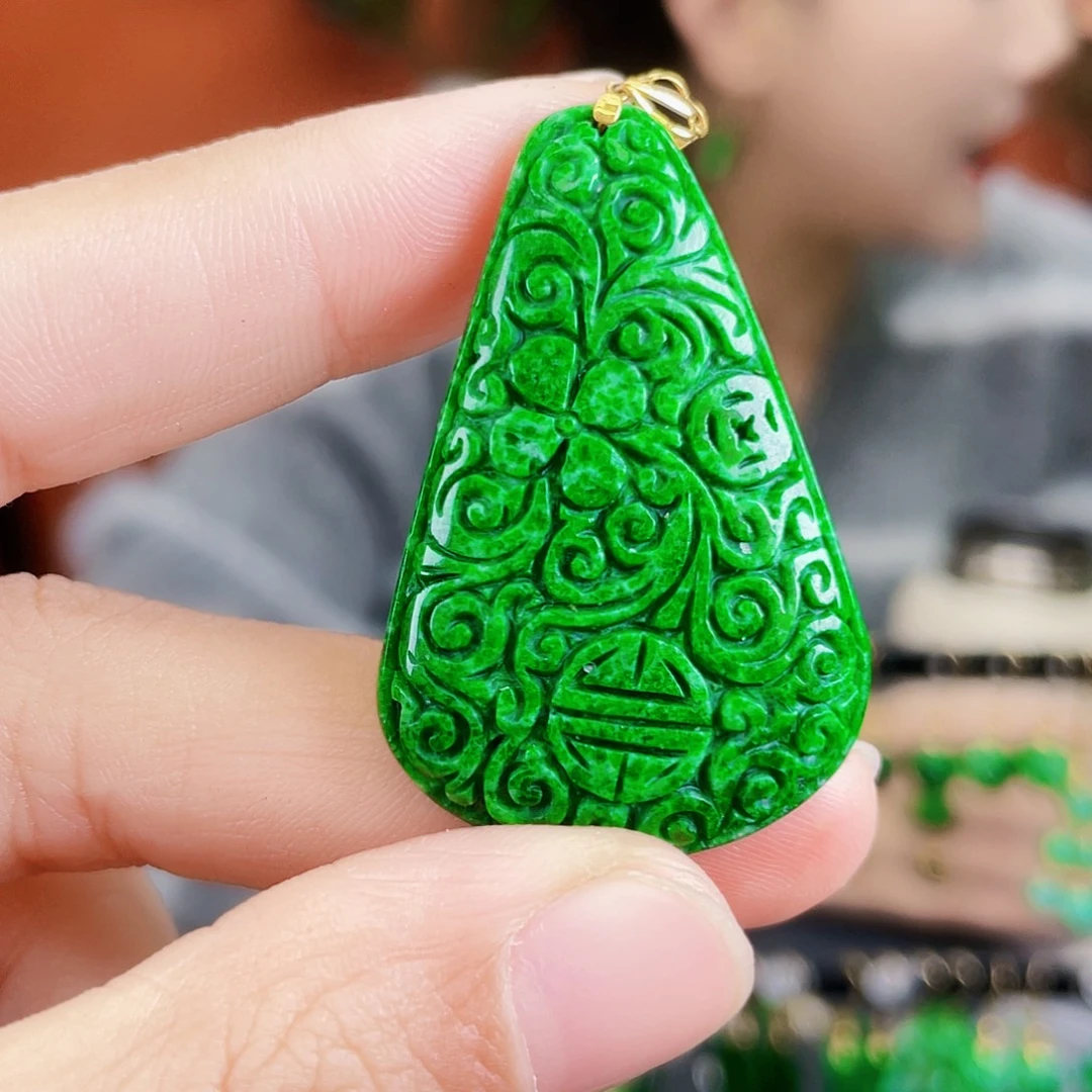 翡翠18K金镶嵌耳饰