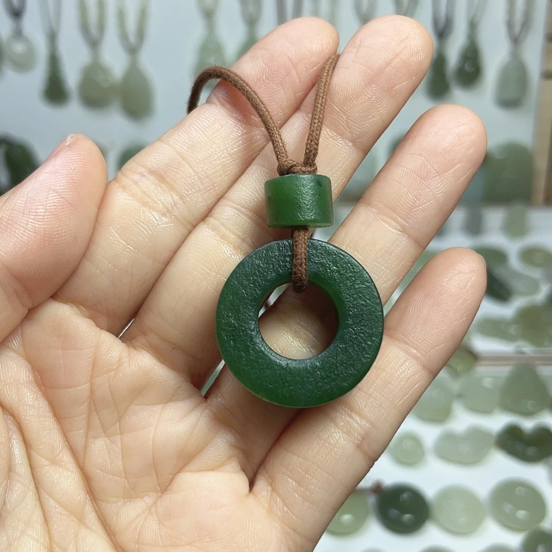 颈饰未镶嵌和田玉人**壳