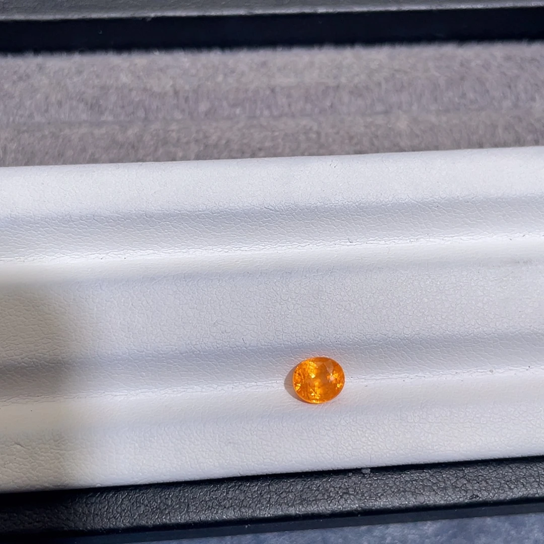 吊坠石榴石（芬达石）未镶嵌1.22ct汽水色 特价