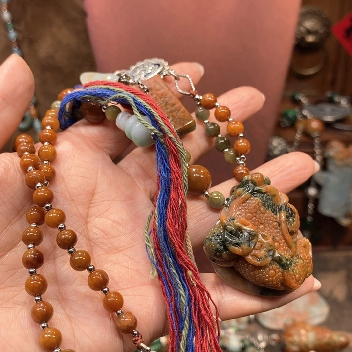 翡翠吊坠(赠链)未镶嵌