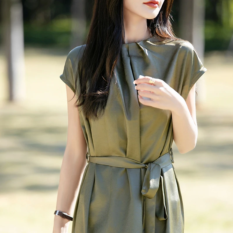 国风缎面纯色提花暗花阔版宽松腰带长款连衣裙半高领褶皱短袖女