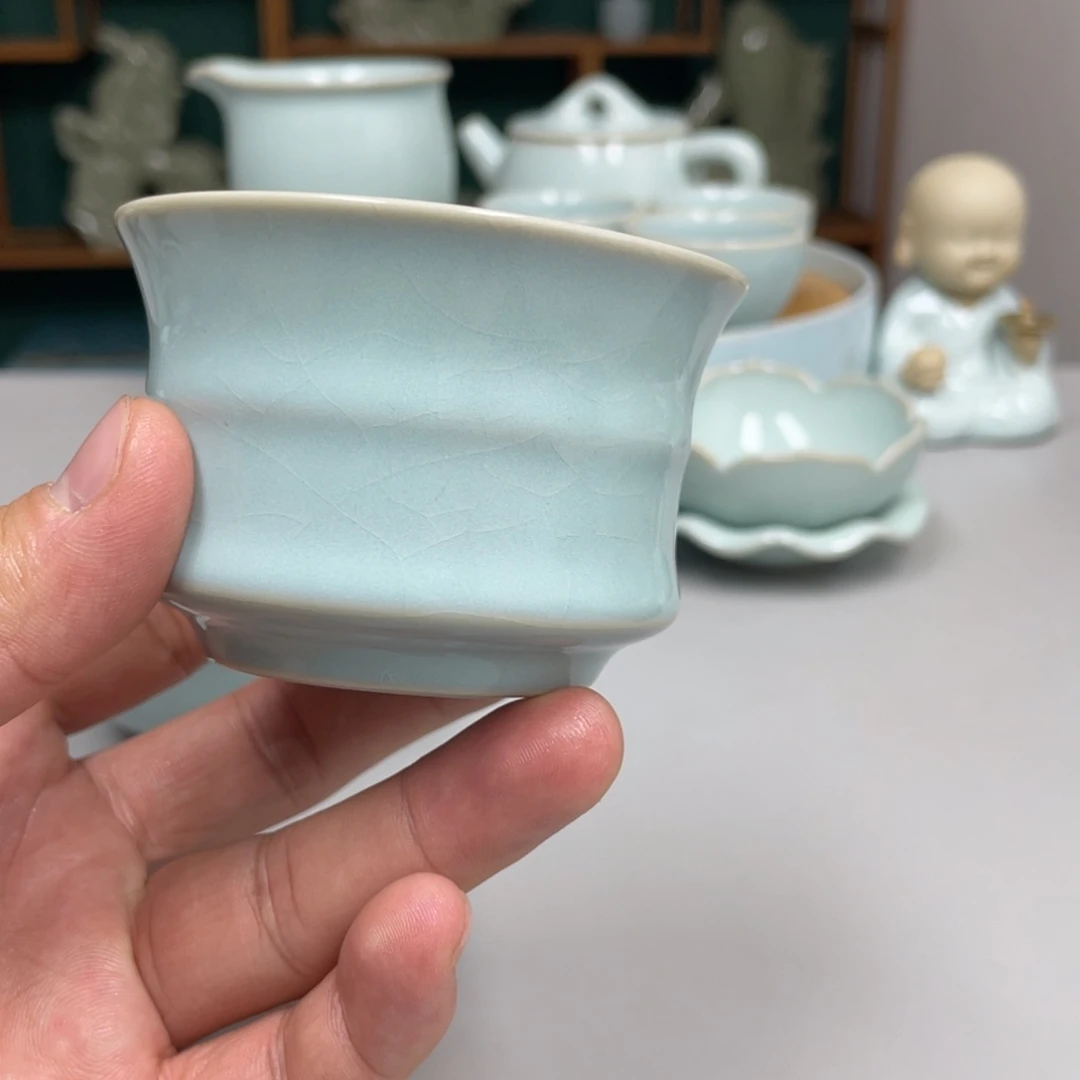 朋***待瓷天青色瑕竹节杯张君老师