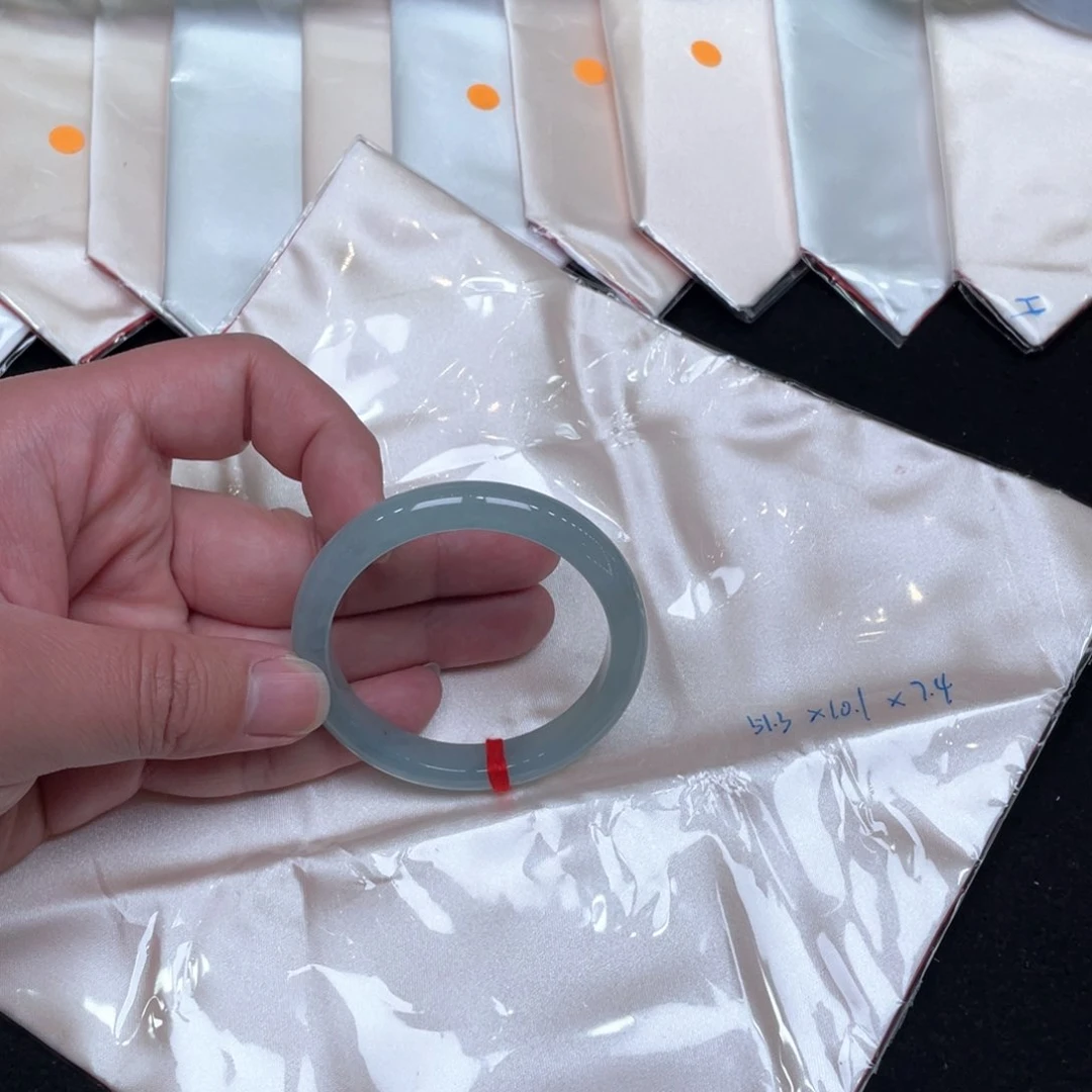 翡翠手镯未镶嵌一***多51.3正圈