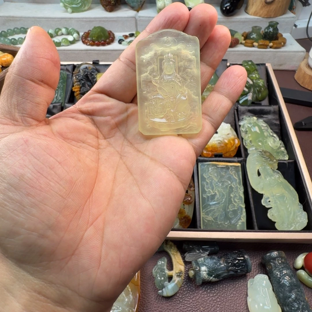 蛇纹石玉未镶嵌颈饰